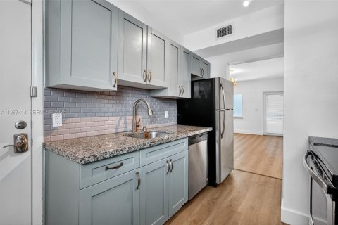 Copropriété à vendre à Miami Beach, Floride: 2 chambres, 75.16 m2 № 2031406 - photo 11