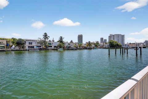 Copropriété à vendre à Miami Beach, Floride: 2 chambres, 75.16 m2 № 2031406 - photo 4