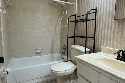 Condo in Gainesville, Florida, 2 bedrooms  № 1829285 - photo 18