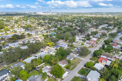 Купить виллу или дом в Холливуд, Флорида 2 спальни, 82.13м2, № 1967609 - фото 27