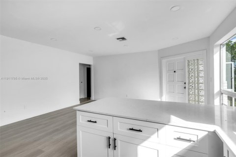 Купить виллу или дом в Холливуд, Флорида 2 спальни, 82.13м2, № 1967609 - фото 8