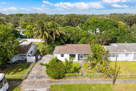 Купить виллу или дом в Холливуд, Флорида 2 спальни, 82.13м2, № 1967609 - фото 19