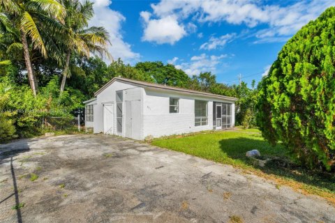 Купить виллу или дом в Холливуд, Флорида 2 спальни, 82.13м2, № 1967609 - фото 2