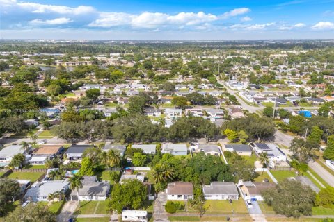 Купить виллу или дом в Холливуд, Флорида 2 спальни, 82.13м2, № 1967609 - фото 21