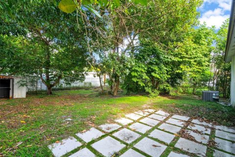 Купить виллу или дом в Холливуд, Флорида 2 спальни, 82.13м2, № 1967609 - фото 17