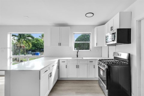 Купить виллу или дом в Холливуд, Флорида 2 спальни, 82.13м2, № 1967609 - фото 7