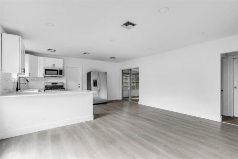 Купить виллу или дом в Холливуд, Флорида 2 спальни, 82.13м2, № 1967609 - фото 4