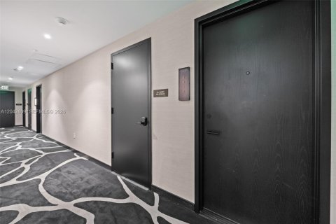 Condo in Miami, Florida, 2 bedrooms № 2178456 - photo 18
