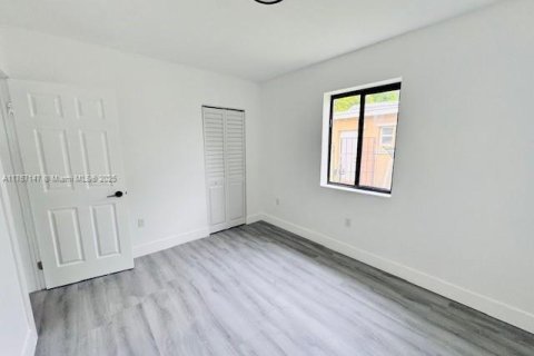 House in Miami, Florida 3 bedrooms № 1874563 - photo 20