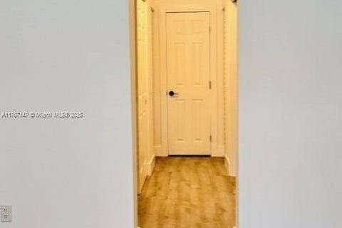 House in Miami, Florida 3 bedrooms № 1874563 - photo 10