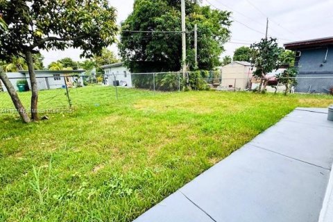 House in Miami, Florida 3 bedrooms № 1874563 - photo 26