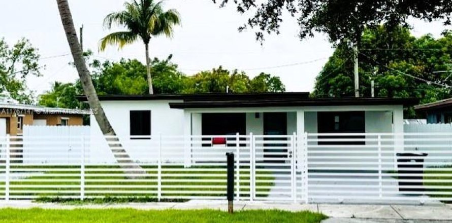 House in Miami, Florida 3 bedrooms № 1874563