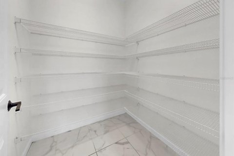 Купить виллу или дом в Ривервью, Флорида 5 комнат, 249.16м2, № 2099778 - фото 19