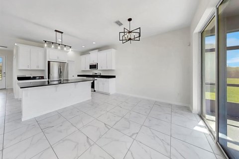 Купить виллу или дом в Ривервью, Флорида 5 комнат, 249.16м2, № 2099778 - фото 9