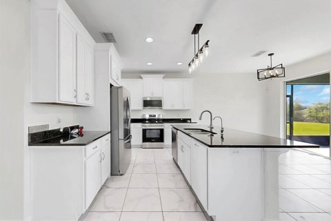 Купить виллу или дом в Ривервью, Флорида 5 комнат, 249.16м2, № 2099778 - фото 16