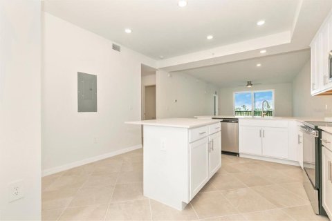 Condo in Venice, Florida, 2 bedrooms in WELLEN PARK  № 2214350 - photo 10