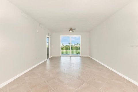 Condo in Venice, Florida, 2 bedrooms in WELLEN PARK  № 2214350 - photo 19