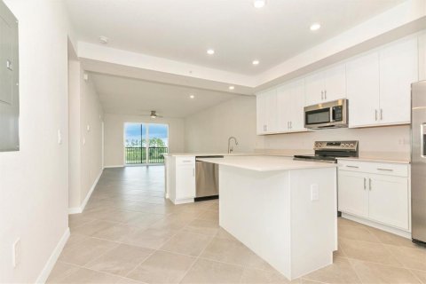 Condo in Venice, Florida, 2 bedrooms in WELLEN PARK  № 2214350 - photo 8