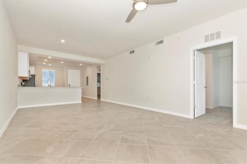 Condo in Venice, Florida, 2 bedrooms in WELLEN PARK  № 2214350 - photo 21