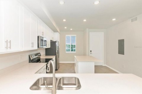 Condo in Venice, Florida, 2 bedrooms in WELLEN PARK  № 2214350 - photo 14