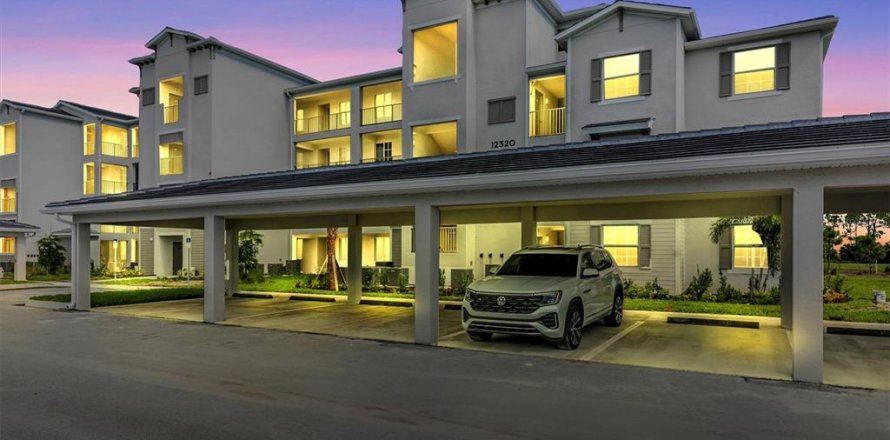 Condo in Venice, Florida, 2 bedrooms in WELLEN PARK  № 2214350