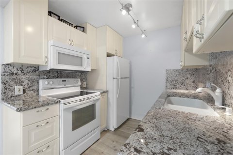 Condominio en venta en Deerfield Beach, Florida, 1 dormitorio, 68.56 m2 № 1984506 - foto 20