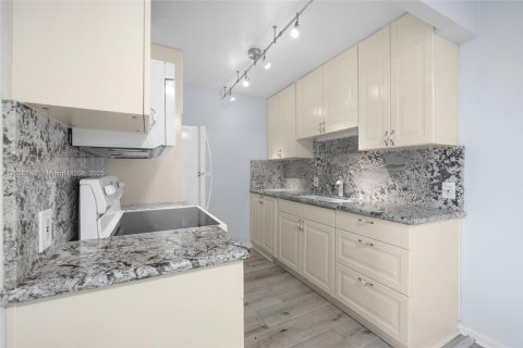 Condominio en venta en Deerfield Beach, Florida, 1 dormitorio, 68.56 m2 № 1984506 - foto 18