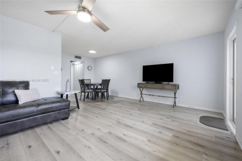 Condominio en venta en Deerfield Beach, Florida, 1 dormitorio, 68.56 m2 № 1984506 - foto 10