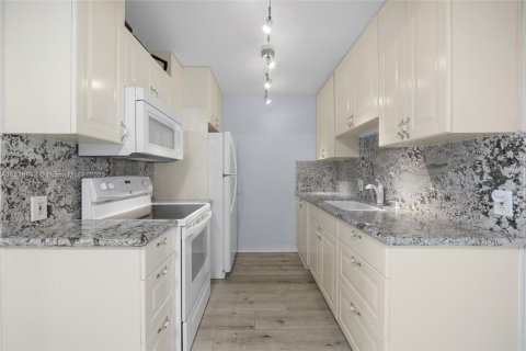 Condominio en venta en Deerfield Beach, Florida, 1 dormitorio, 68.56 m2 № 1984506 - foto 17