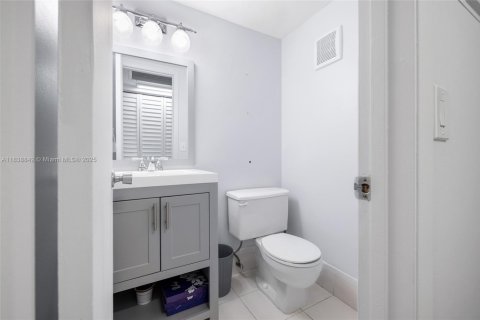 Condominio en venta en Deerfield Beach, Florida, 1 dormitorio, 68.56 m2 № 1984506 - foto 28