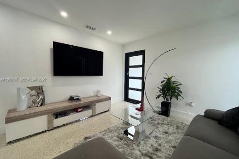 Commercial property in Miami, Florida 235.41 sq.m. № 2089958 - photo 6