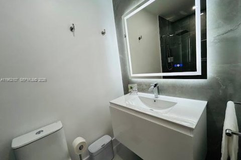 Commercial property in Miami, Florida 235.41 sq.m. № 2089958 - photo 29