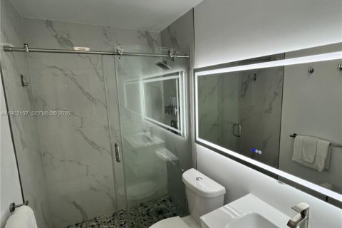 Commercial property in Miami, Florida 235.41 sq.m. № 2089958 - photo 15