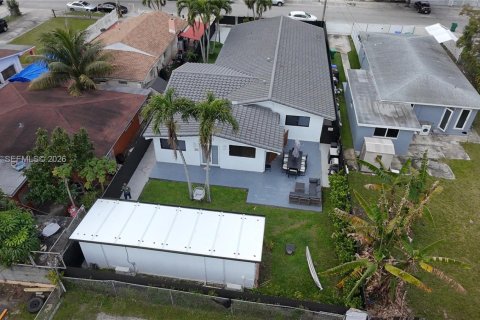 Commercial property in Miami, Florida 235.41 sq.m. № 2089958 - photo 5