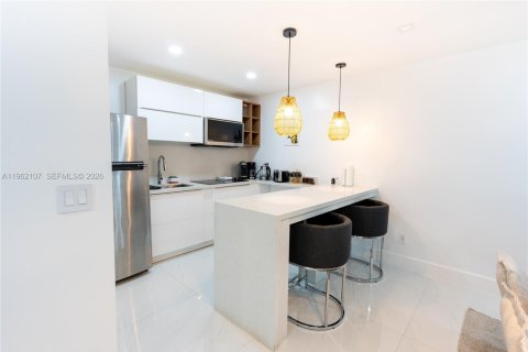 Commercial property in Miami, Florida 235.41 sq.m. № 2089958 - photo 21