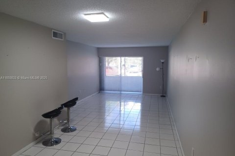 Condo in Miami, Florida, 2 bedrooms  № 1880270 - photo 8