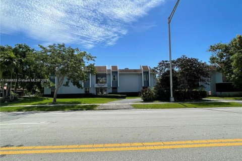 Condominio en alquiler en Miami, Florida, 2 dormitorios, 93.83 m2 № 1880270 - foto 6