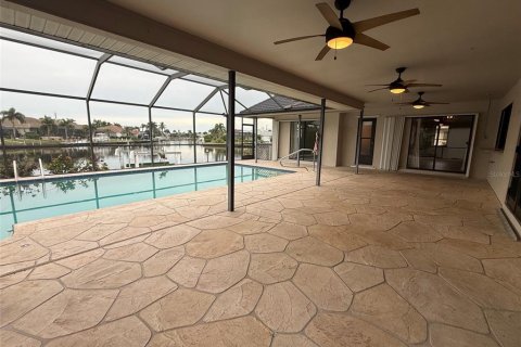 House in Punta Gorda, Florida 3 bedrooms, 194.07 sq.m. № 2402763 - photo 28