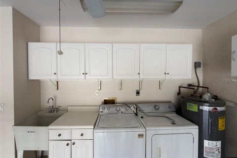 House in Punta Gorda, Florida 3 bedrooms, 194.07 sq.m. № 2402763 - photo 25