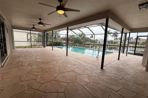 House in Punta Gorda, Florida 3 bedrooms, 194.07 sq.m. № 2402763 - photo 27