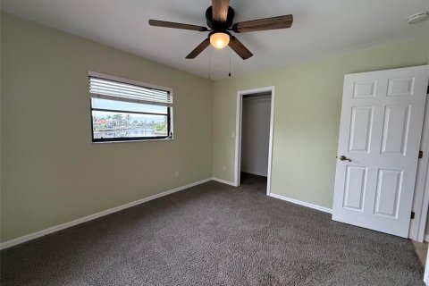 House in Punta Gorda, Florida 3 bedrooms, 194.07 sq.m. № 2402763 - photo 24