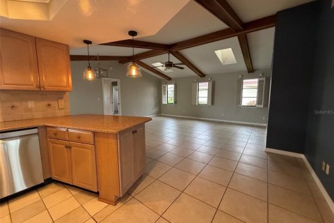 House in Punta Gorda, Florida 3 bedrooms, 194.07 sq.m. № 2402763 - photo 7