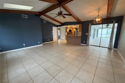 House in Punta Gorda, Florida 3 bedrooms, 194.07 sq.m. № 2402763 - photo 9