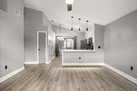 Villa ou maison à louer à Orlando, Floride: 2 chambres, 83.8 m2 № 1875902 - photo 4