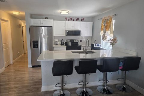 House in Tampa, Florida 4 bedrooms, 97.55 sq.m. № 2123186 - photo 6