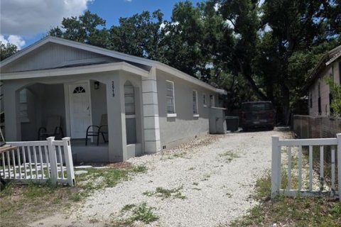 House in Tampa, Florida 4 bedrooms, 97.55 sq.m. № 2123186 - photo 3