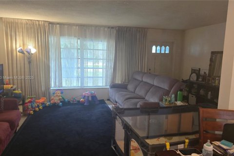 Villa ou maison à vendre à Hollywood, Floride: 3 chambres, 135.27 m2 № 1926290 - photo 3