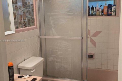 Villa ou maison à vendre à Hollywood, Floride: 3 chambres, 135.27 m2 № 1926290 - photo 4