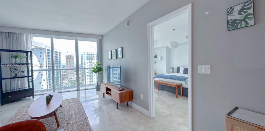 Condominio en Miami, Florida, 1 dormitorio № 1818556
