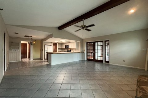 House in Temple Terrace, Florida 3 bedrooms, 186.36 sq.m. № 2199365 - photo 9